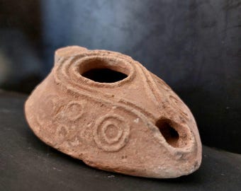 Ancient Levantine Terracotta Oil Lamp with Spiral Motifs – Byzantine to Umayyad Transition, 7th Century AD