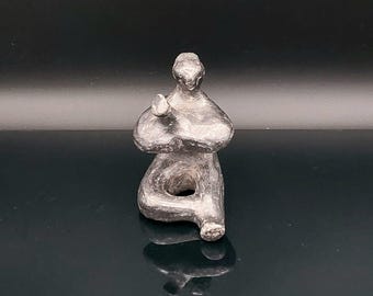 Old African terracotta figure – abstract seated sculpture – early 20th century