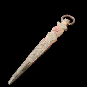 Siglos I-IV d. C. – Pinzas romanas de bronce con anillo