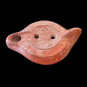 Ancient Roman Oil Lamp with Ram – Red Terracotta, Tunisia (3rd–4th c. AD)