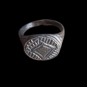 Ancient Roman Bronze Ring – Geometric Signet – 1st–4th Century AD