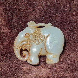 White Pig-Fat Jade Elephant Pendant – Symbol of Luck and Prosperity