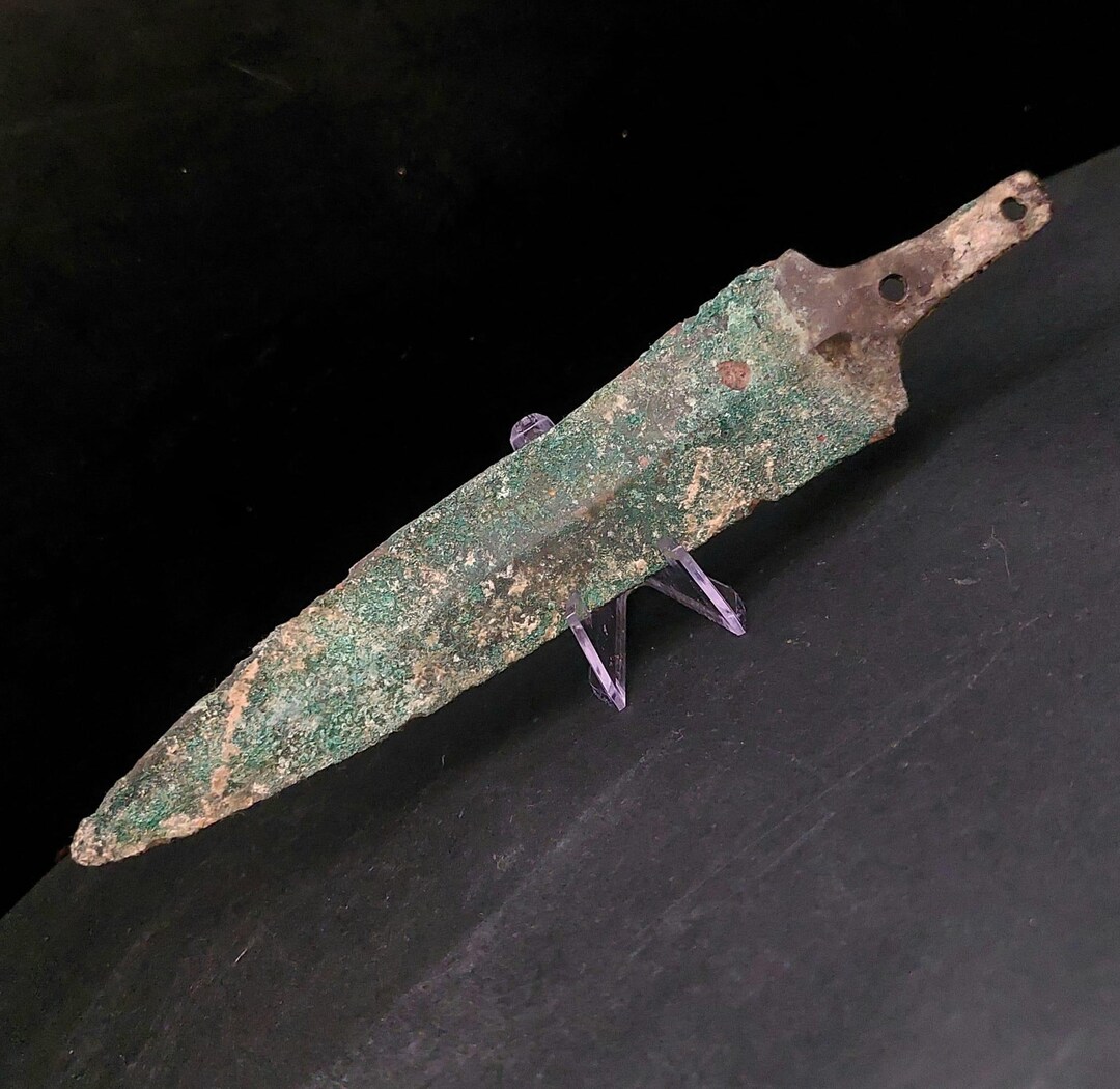 舌に穴が開けられた青銅の短剣 – 2800年前 – 古代近東 – 17 cm