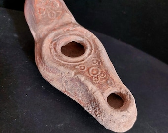 Ancient Levantine Terracotta Oil Lamp with Concentric Circles – Late Byzantine Period, 6th–7th Century AD