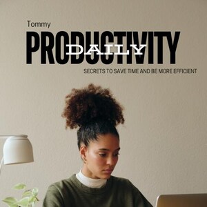 Peut inclure: Une femme aux cheveux bouclés est assise à un bureau en bois, travaillant sur un ordinateur portable. Elle porte un pull vert et a une tasse de café sur le bureau. Le texte "Productivity Daily" est affiché au-dessus d'elle, avec le slogan "Secrets to save time and be more efficient".