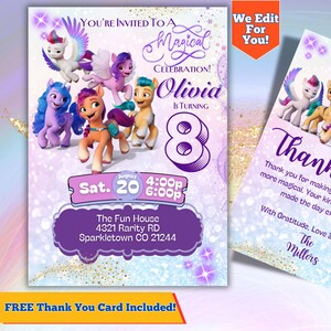 Könnte beinhalten: Eine violette und rosafarbene Geburtstagseinladung mit glitzerndem Hintergrund. Die Einladung zeigt eine Gruppe von Cartoon-Ponys aus der Serie "My Little Pony: Make Your Mark" und den Text "You're invited to a magical celebration! Olivia is turning 8. Sat. 20 4:00p-6:00p. The Fun House 4321 Rarity RD Sparkletown CO 21244". Eine passende Dankeskarte ist enthalten.