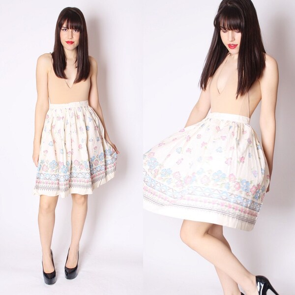Short 1950s Pastel Folk Russian Needlepoint Skirt / Vintage 50s Cotton Skirt / Pastel White 50s Skirt / 2243