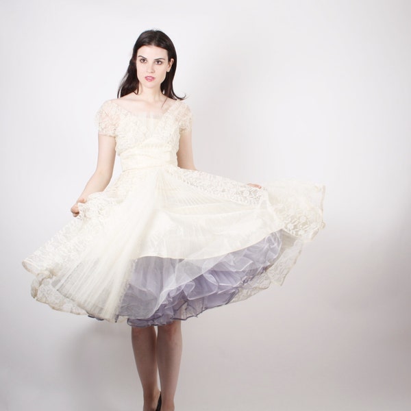 Vintage 1950s Ivory Lace Wedding Dress  - 50s Lace Wedding Dress  -  The Point De Gaze Dress  - 5270