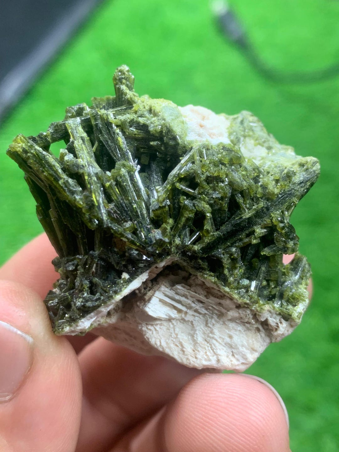 Natural Green Epidote Crystal With Albite Specimen From Pakistan / 35 ...