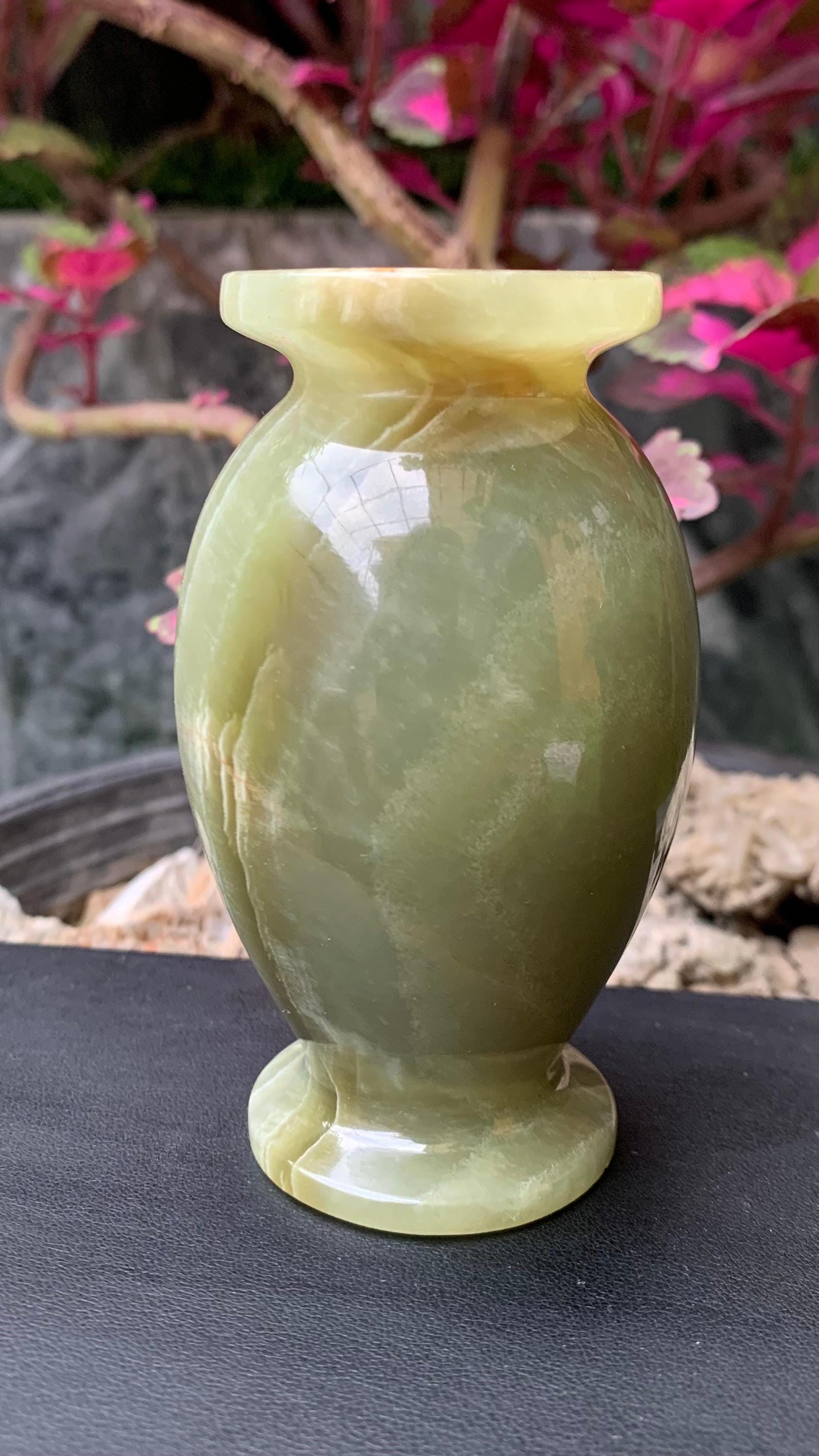 手彫りのオニキス花瓶：天然石の装飾品、パキスタン - Etsy 日本