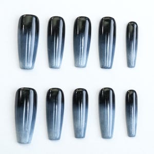 オンブレブラックブルーネイル/キャットアイフレンチチップネイル/エクストラロングコフィンネイル/ハンドメイドプレスオンネイル/シンプルネイル/トレンド人気のつけ爪