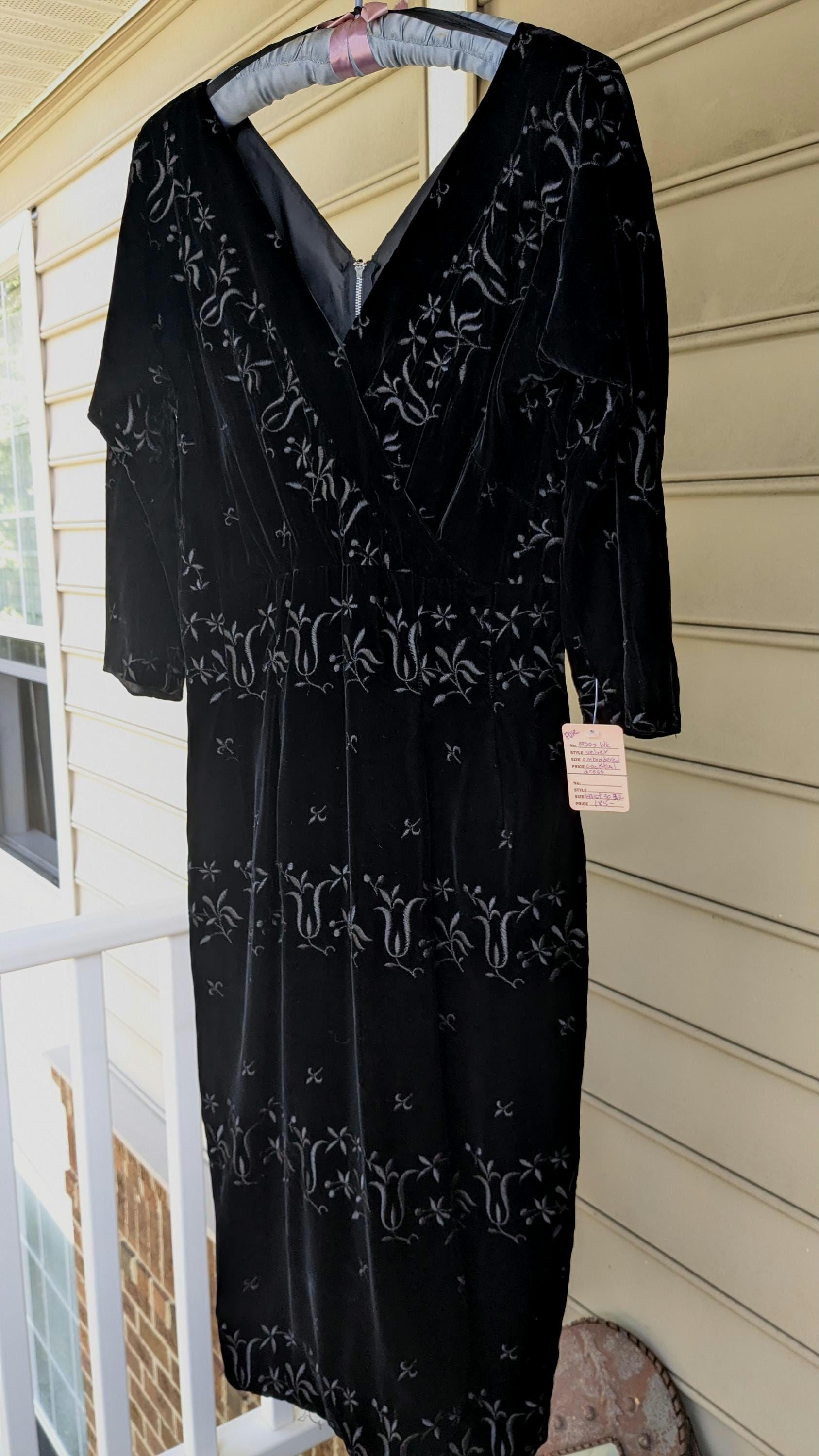 Embroidered Black Velvet 1950s Goth Girl Pencil Skirt Wiggle Dress Dolman Sleeves Waist 30 Embroidered Black Velvet 1950s Goth Girl Pencil Skirt Wiggle Dress Dolman Sleeves Waist 30