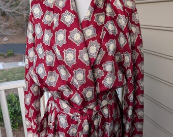 1940s Men's Silk Robe w Belt XL: Clock Print Red Background