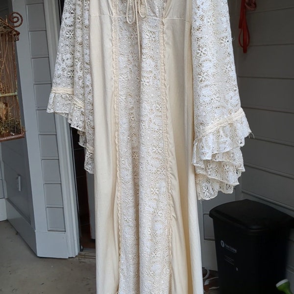 Rare 1970s Gunne Sax by Jessica Label Haute Fairy Couture Bridal Gown Cotton Lace Ruffles Angel Sleeves Wedding Gown Size S