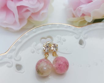 Baby's Breath resin earrings, gold stud dangle earrings with preserved flowers & pearls , elegant handmade jewelry, romantic gift for her.