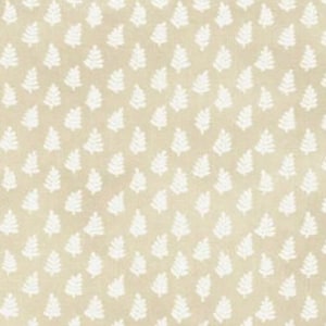 Puede incluir: Un patrón sin costuras de pequeñas hojas de helecho estilizadas blancas sobre un fondo beige.