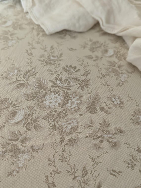 Fitted Cot Sheet - Rosebud Fitted Cot Sheet - Rosebud