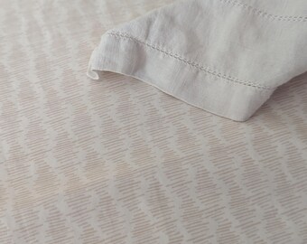 Drap de lit bio : literie pour chambre de bébé neutre beige ivoire