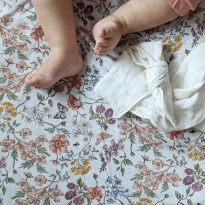Floral Baby Girl Crib Sheet: Warm Color Daisy Print Standard Sheet