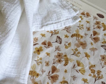 Bumblebee Spjälsängslakan: Blush Rose Blommig Babysängkläder