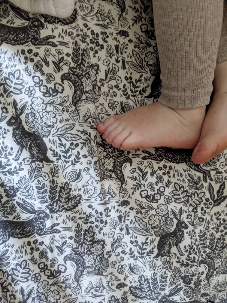 Drap de lit Woodland : imprimé animal vintage, literie pour mini lit de bébé