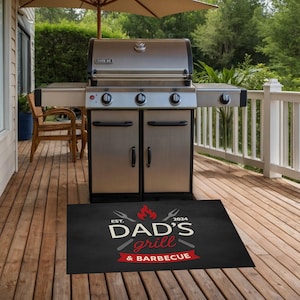 Dad&#39;s Backyard Grill Mat – Personalized Thin BBQ Rug, Funny Outdoor Barbecue Mat, Father&#39;s Day Gift for Dad, Grandpa, Husband
