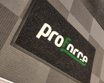 カスタム屋内ロゴマット – 会社名入りのプロフェッショナルなビジネスブランディング用エントランスラグ
