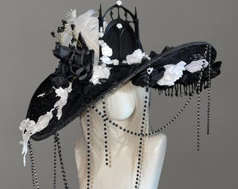 Sombrero de viuda gótico hecho a mano: encaje, rosas y cadenas de cuentas negras