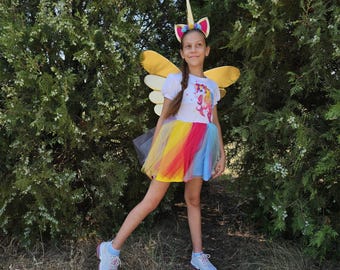 Disfraz de unicornio para niña: alas doradas y tiara