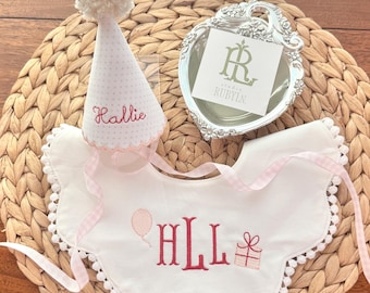Conjunto de celebración clásico: gorro y babero de fiesta / Recuerdo de reliquia personalizado bordado para primer y segundo cumpleaños