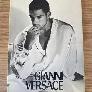 Versace Fashion Catalog No. 26 Uomo Spring Estate 1994 bild 1
