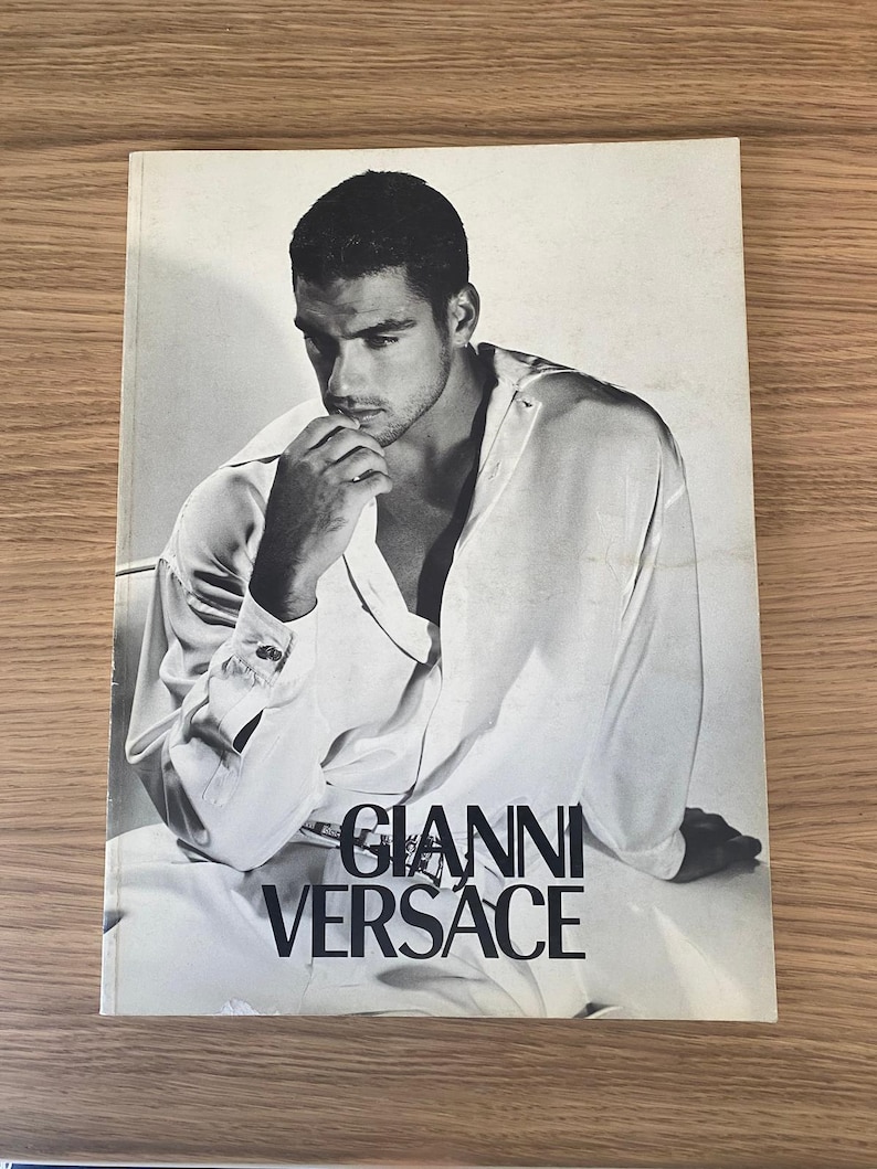 Versace Fashion Catalog No. 26 Uomo Spring Estate 1994 bild 1