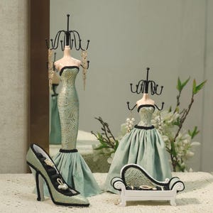 Porte bijoux robe blanche bustier - Décoration
