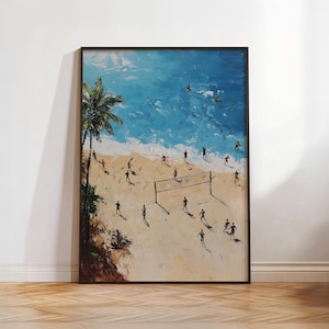 Könnte beinhalten: Ein Ölgemälde zeigt ein Beachvolleyballspiel. Das Kunstwerk zeigt einen Sandstrand, einen blauen Ozean und eine Palme. Spieler sind als Silhouette dargestellt, und das Netz ist sichtbar. Das Gemälde ist in einem schwarzen Rahmen gerahmt.
