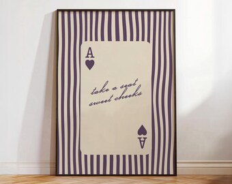 Siéntate, cariño. Estampado divertido para el baño. Letrero imprimible con cita divertida. Decoración retro para la habitación con temática de naipes. Póster con tipografía morada dibujada a mano.