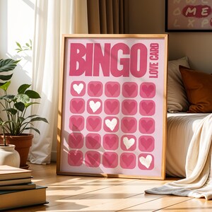 Precioso arte mural con cartas de bingo, decoración ecléctica para habitación femenina, póster de amor rosa intenso a la moda, regalo romántico y elegante para ella, impresión de aniversario.