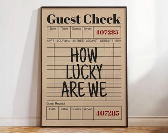 Impresión "Qué suerte tenemos", arte de pared retro con cheque de invitado, cita imprimible de recibo de moda, decoración estética de interiores beige, idea de regalo para prometido