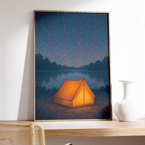 Kunstdruck für ein Zelt - leuchtender Zeltplatz am See, Sternenhimmel, warmes Zeltlicht, friedliche Outdoor-Szene, pointillistische Textur