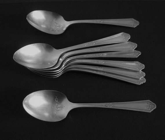 ENCHANTMENT//LONDON TOWN 1940 Teaspoon Post Oneida 1881 Rogers Silverplate