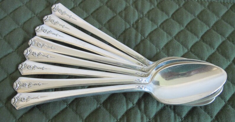 8 Vintage Silverplate Mid Century Teaspoons By Holmes Edwards Spring Garden Pattern Circa 1940/'s