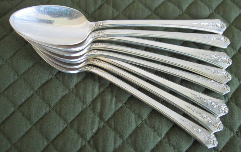8 Vintage Silverplate Mid Century Teaspoons By Holmes Edwards Spring Garden Pattern Circa 1940/'s