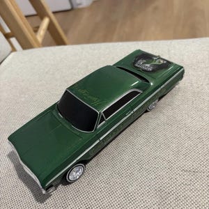 Lindberg 1964 Chevy Impala Lowrider Model Car - Homie Hoppers 1/25