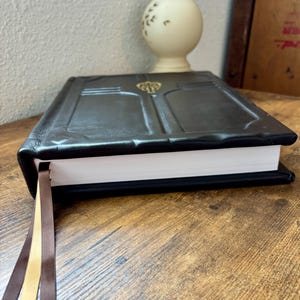 Hand Rebound Ethiopian Bible, Genuine Leather, Book of Enoch, Jubilees, Artisan Bound bild 3