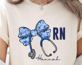 Sudadera personalizada de enfermera titulada con nombre, sudadera con capucha personalizada con nombre de enfermera, atuendo de enfermera, ropa de agradecimiento para enfermeras, bonito regalo para enfermeras