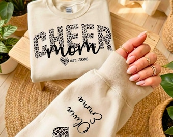 Personalisiertes Cheer Mom Shirt, benutzerdefiniertes Cheer Mom Shirt mit dem Namen der Kinder auf dem Ärmel, Cheer Mom Est Hoodie, Cheerleader Muttertagsgeschenk Cheer Mom