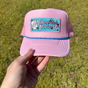 ピンクのワイドスプレッド・パニック・トラッカーハット｜フォームトラッカーハット｜バンドハット｜音楽フェスティバルハット｜彼女へのギフト