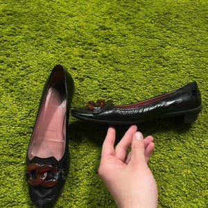 miu miu 黒 エナメル ローファー ビジュー付き　サイズ39 AmiAmi ビジュー ローファー 黒 エナメル レディース 歩きやすい