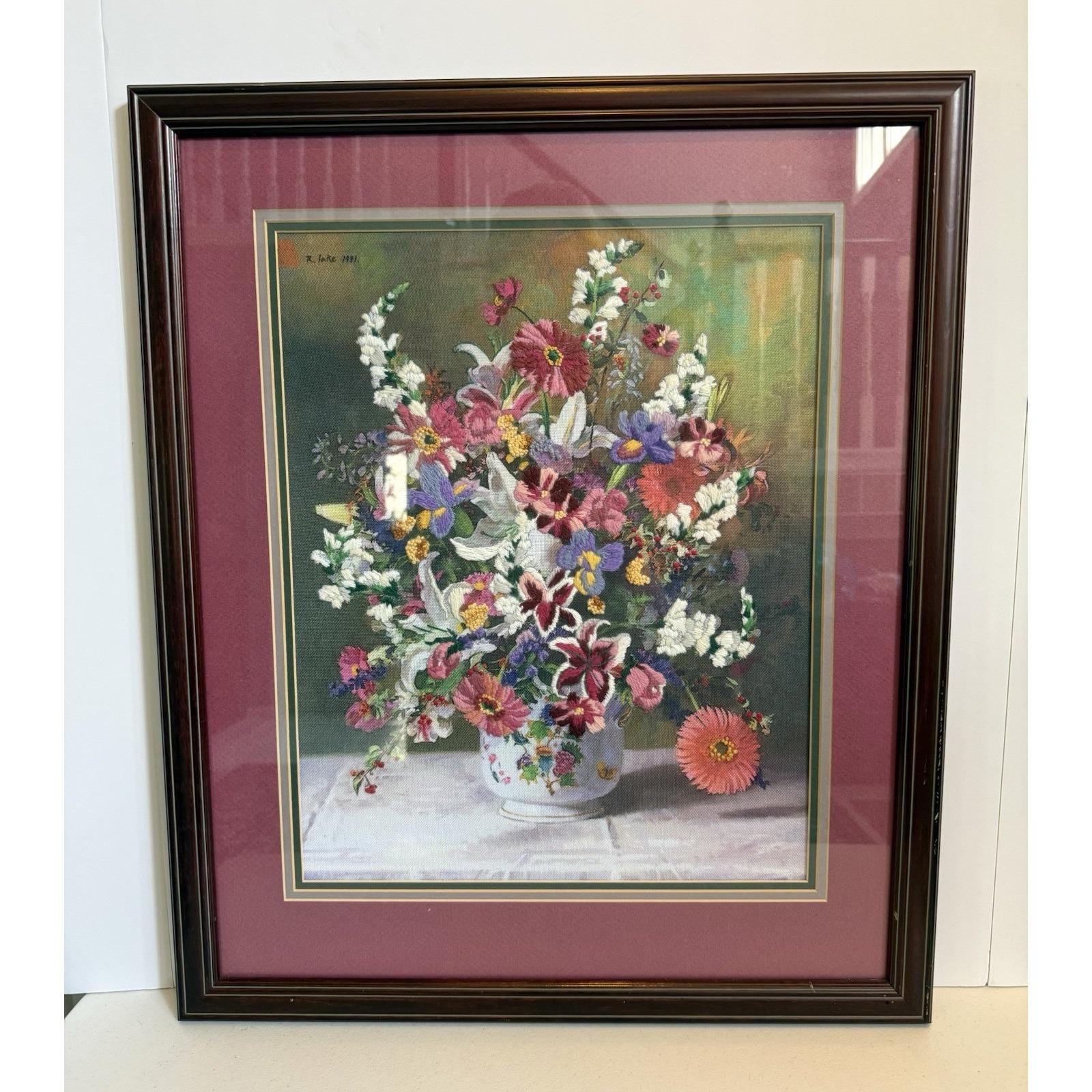 Large VTG Crewel Embroidered Picture Mixed Floral Bouquet large glass frame