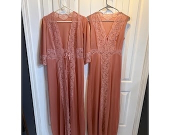 Koszula nocna i szlafrok vintage Bontex w pięknym kolorze fioletu z lat 70., wyprodukowane w Libanie