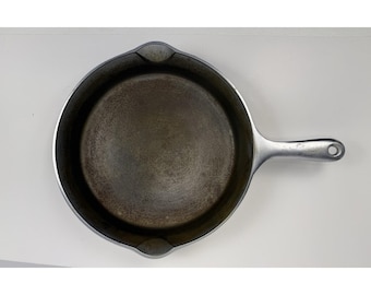 Vintage Griswold cast iron skillet  #8 Good Health 658